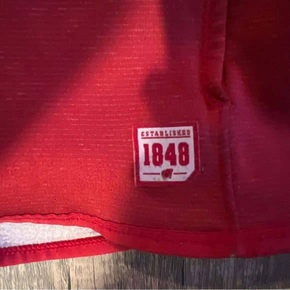 Wisconsin Badgers Under Armour Red 1848 Hoodie Men’s Medium - Picture 3 of 5